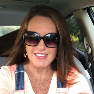 Meet your Posher, Jenifer